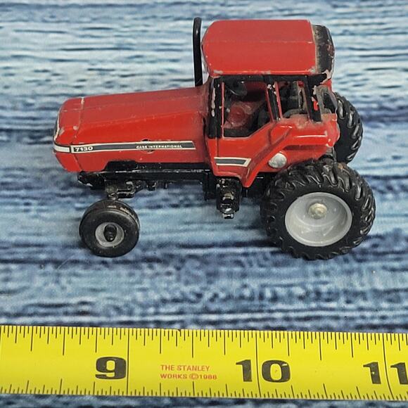 Vintage 1/64 scale Ertl Case IH 7130 die-cast tractor red and black - Picture 5 of 8